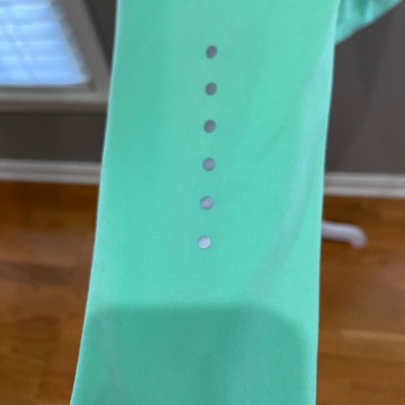 Nike Green Fitted Long Sleeve Tee - Picture 4 of 6